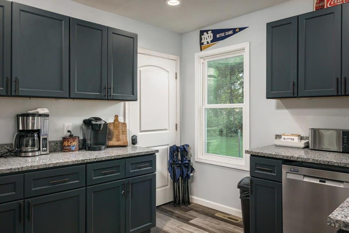 The Lucky Charm Home Of The Fighting Irish! Bbq Outdoor Games Coffee South Bend Exteriör bild